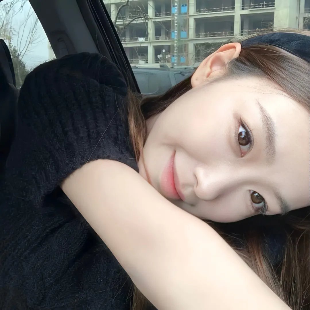 院子里的女人